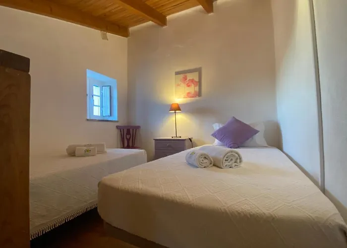 Quinta Amendoeiras 아파트 *